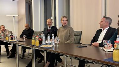 Hans Bellstedt, Anja Schulz, MdB und Maximilian Beck, Vorstandsvorsitzender IDEAL Versicherung